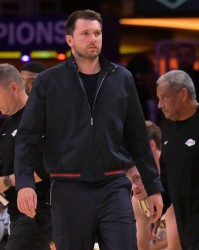 沃尔特时代湖人如何围绕东契奇建队 追字母哥重组还是效仿独行侠