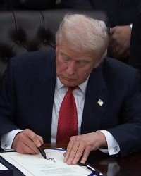 华体会体育登录入口-为镇伊朗，特朗普下达一项总统令，他断定：这样中俄就不敢出头了